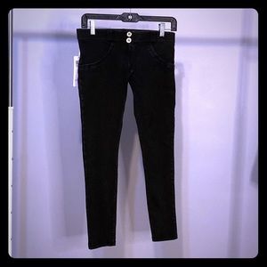 Ultra low-rise stretchy skinny jeans